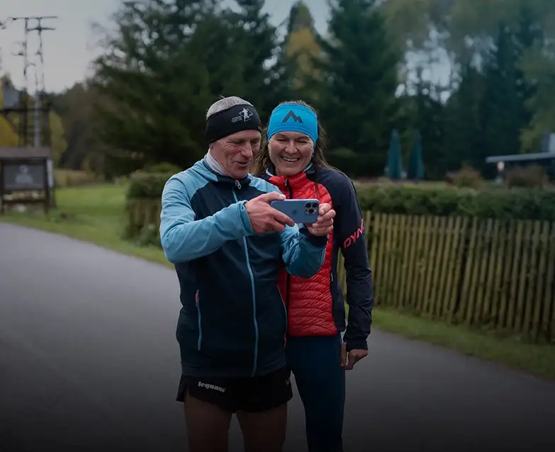 Běžecká škola Miloše Škorpila - fotka páru běžců