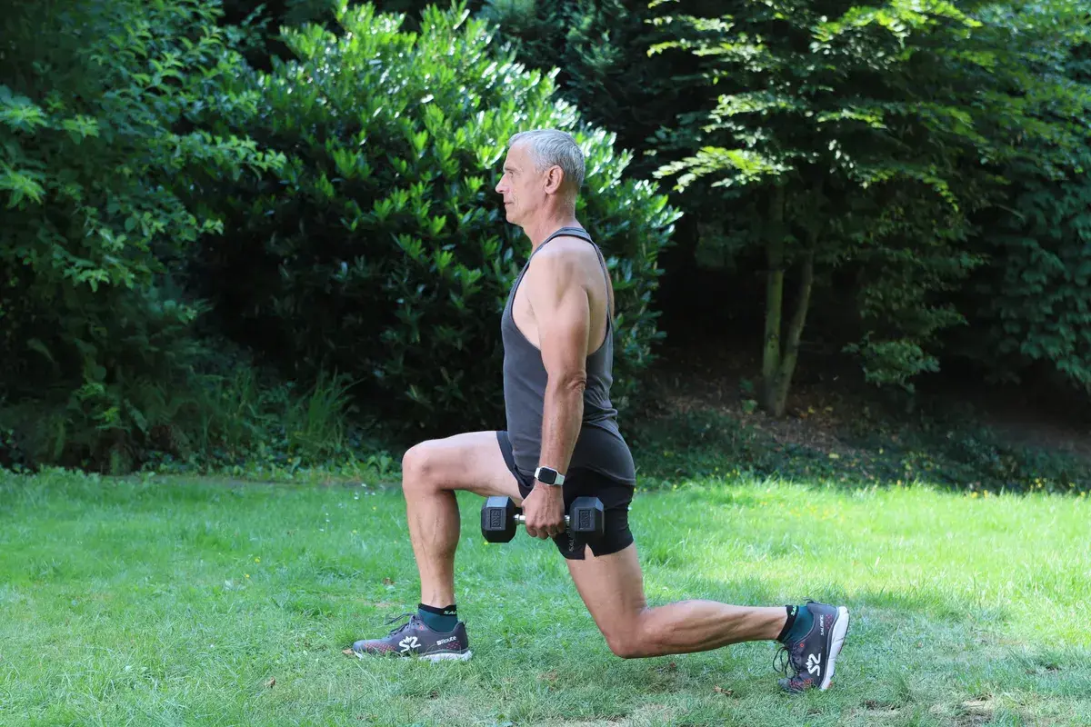 Dynamit v noze, bez něj běžec působí jak mrtvola