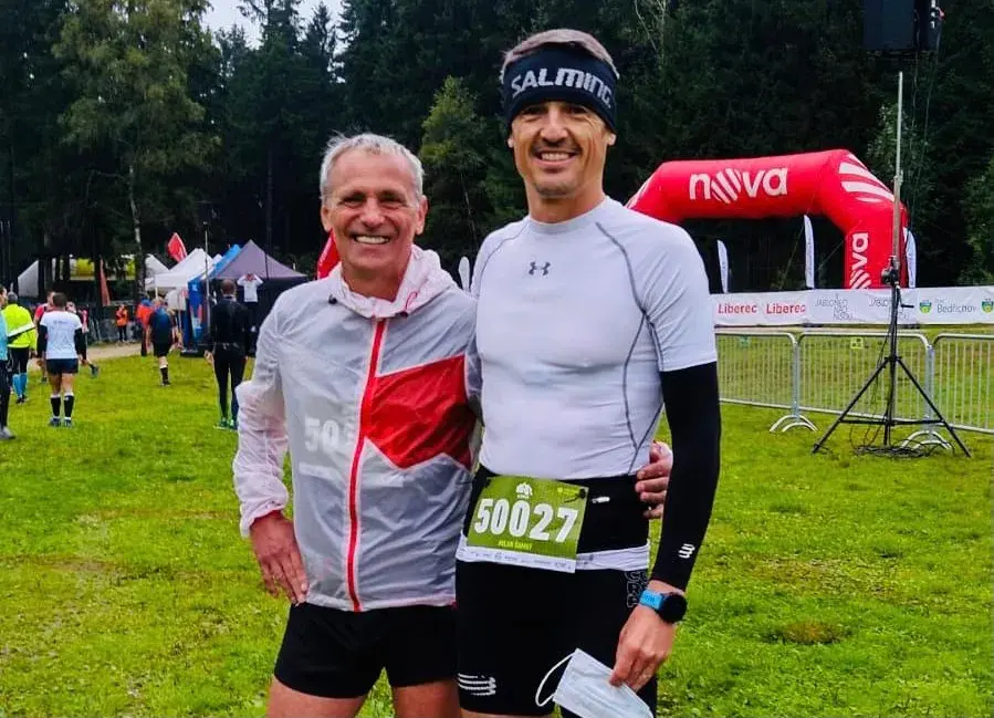 Běžet co nejrychleji, doběhnout co nejdál, s co nejmenší námahou, to je to, oč běží