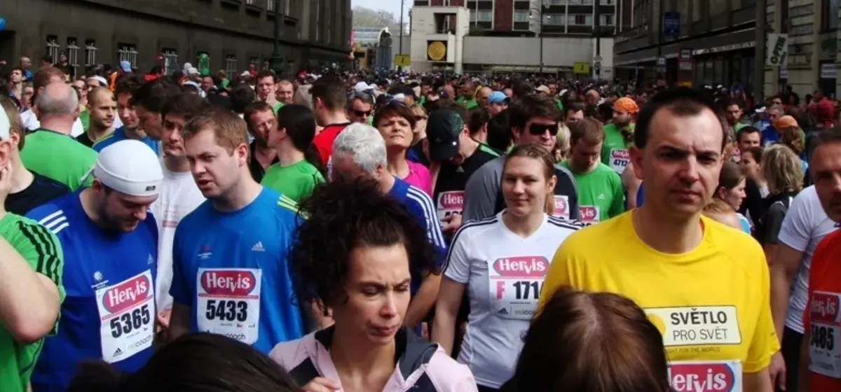 Chystám se na svůj první půlmaraton a mám spoustu otázek, jak se připravit, jak ho běžet