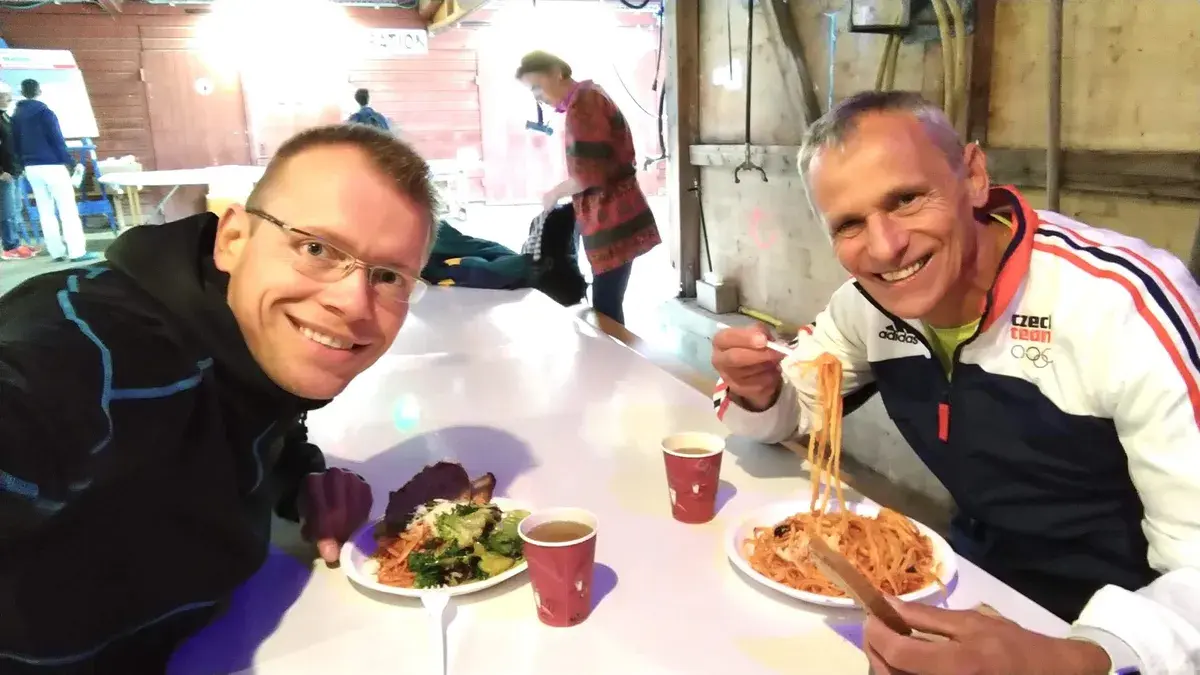 Dvanáct pravidel běhu. Pravidlo dvanáct – běháme, abychom se mohli najíst, jíme, abychom mohli dobře běhat