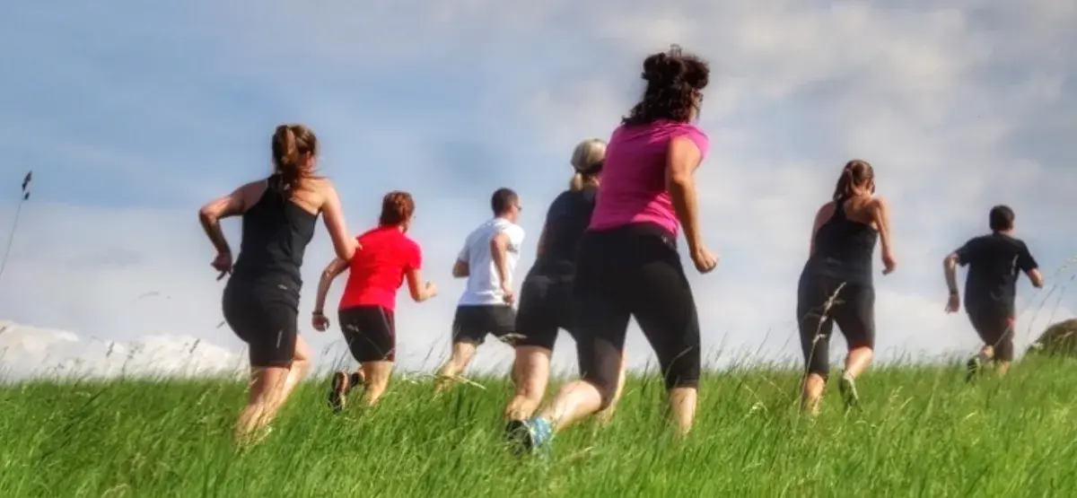 Běhání v terénu z nás dělá lepší běžce