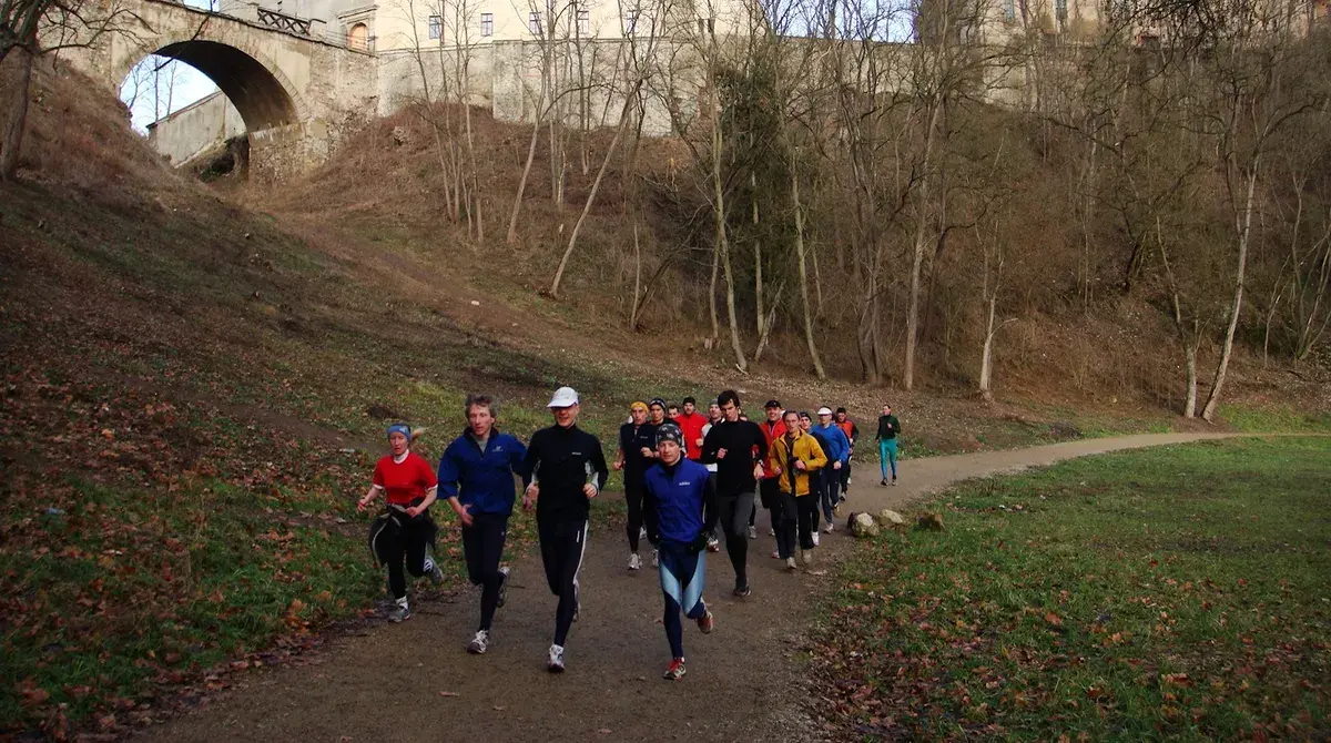 Současný ráz počasí potrvá, očekávejte sníh, déšť, mlhu, prostě slotu, ale klidně běhejte dál