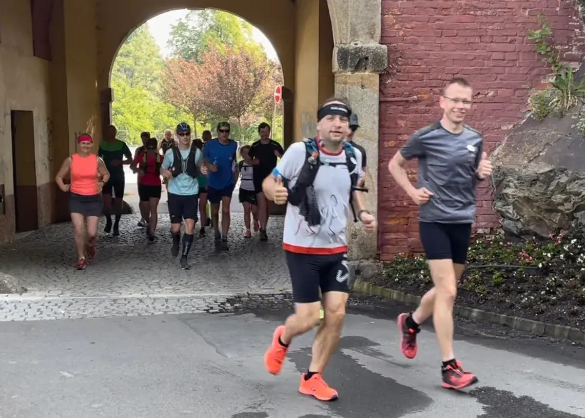 Jak v létě potrénovat a užívat si to, když musíte makat v práci