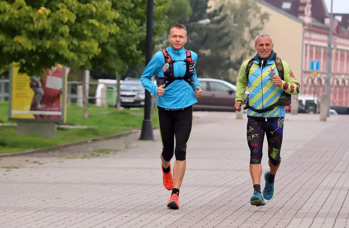 Obkroužení České republiky kraj po kraji