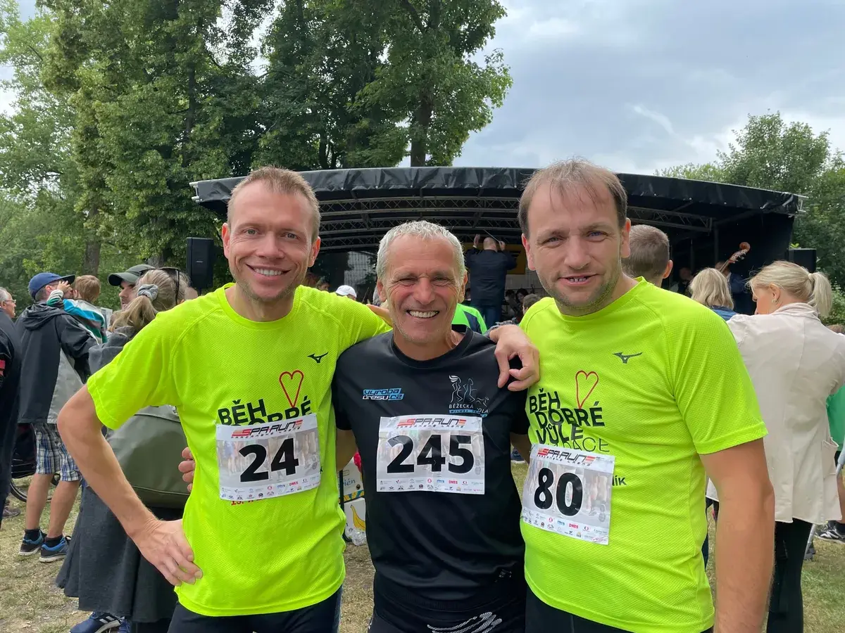 Bajka o tom, jak usychající starý kmet vyběhl a na konci cesty našel ztracené šťestí