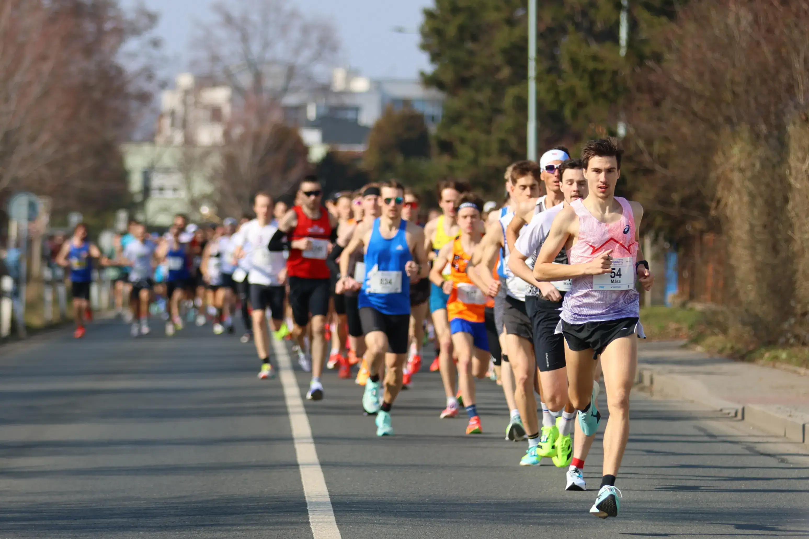 Rychlé časy i silné emoce. Jubilejní PALESTRA Kbelská 10 patřila Strnadovi a Hluché