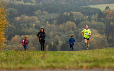 Desáté narozeniny Půlmaratonu Český les oslavili (nejvíc) místňáci – premiant Královec a trojkorunka Holá